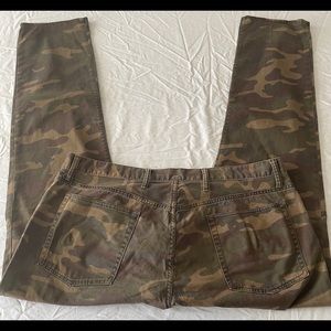 Men’s Gap Slim Stretch Camo Pants